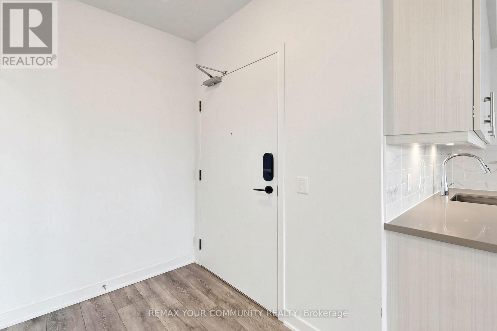 2106 - 105 Oneida Crescent Property Photo 26
