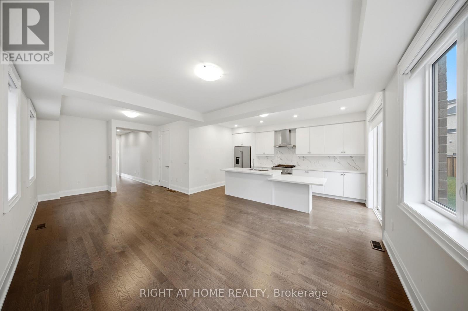 80 Tempel Street Property Photo 10
