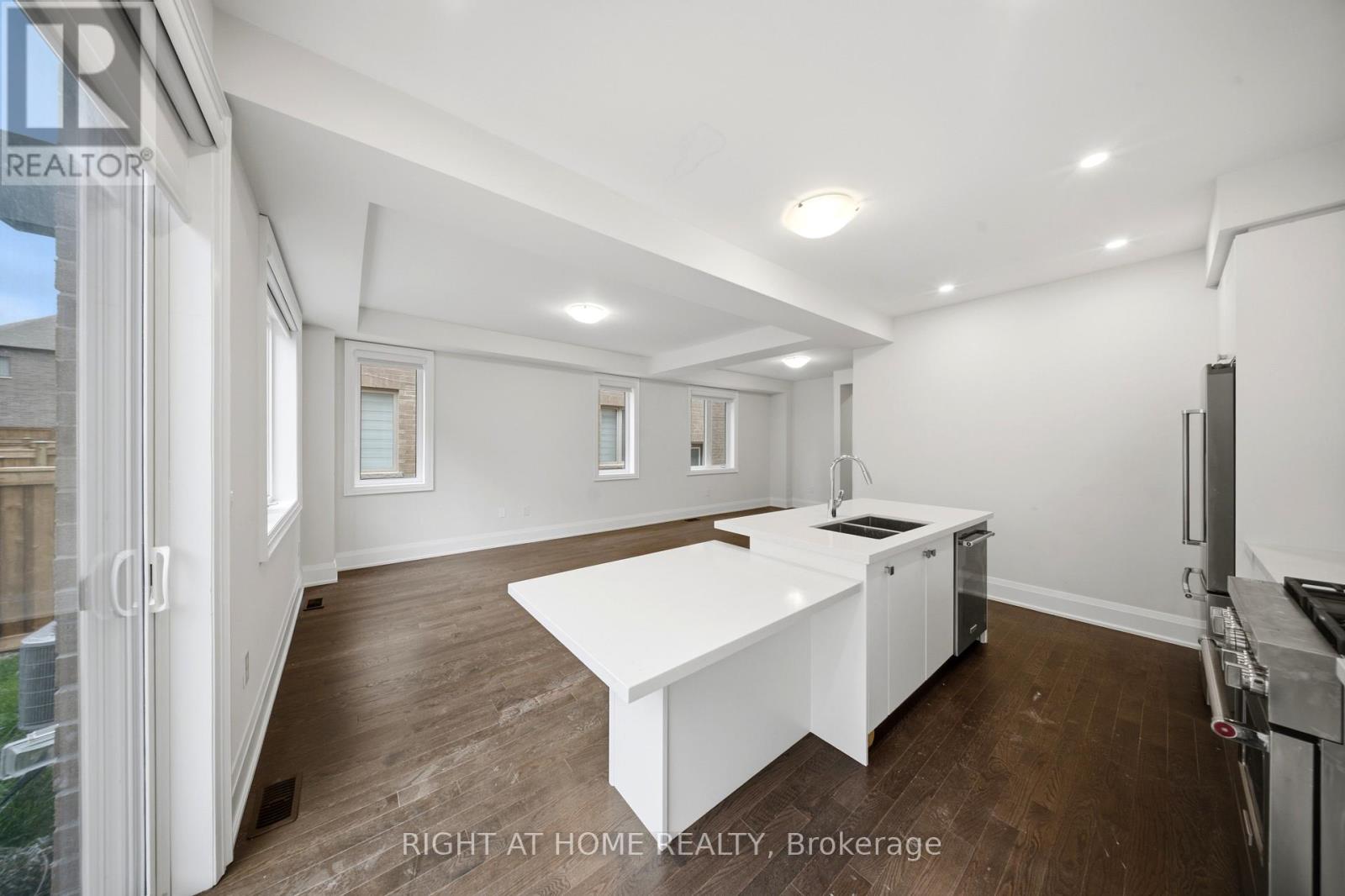 80 Tempel Street Property Photo 15