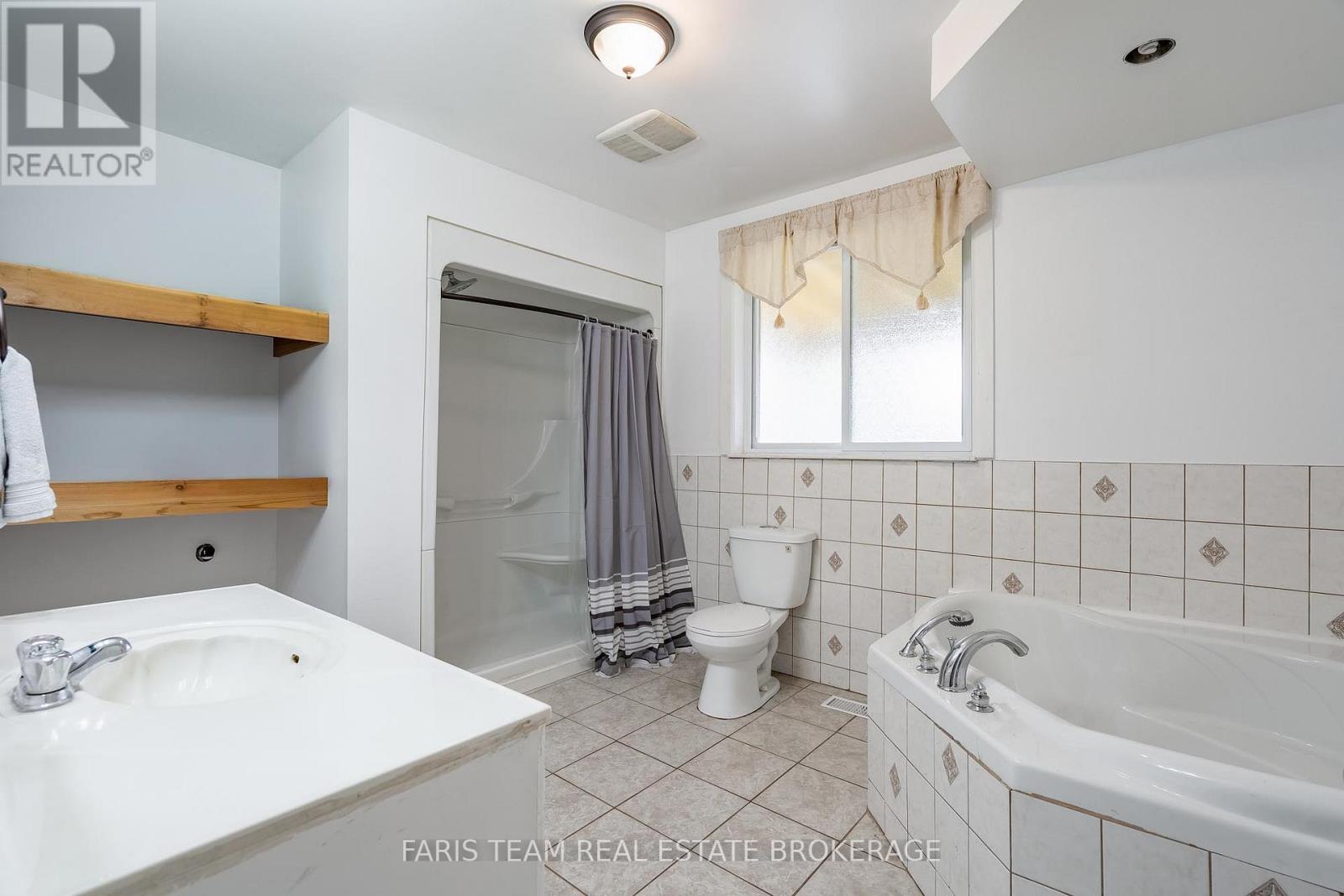 1221 10th Line Property Photo 14