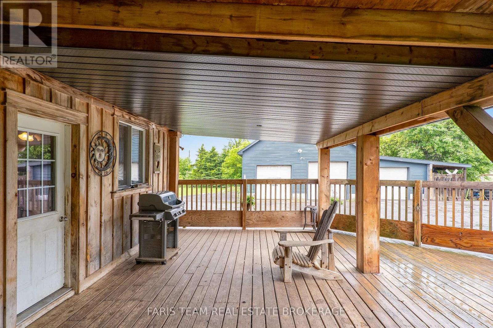 1221 10th Line Property Photo 22