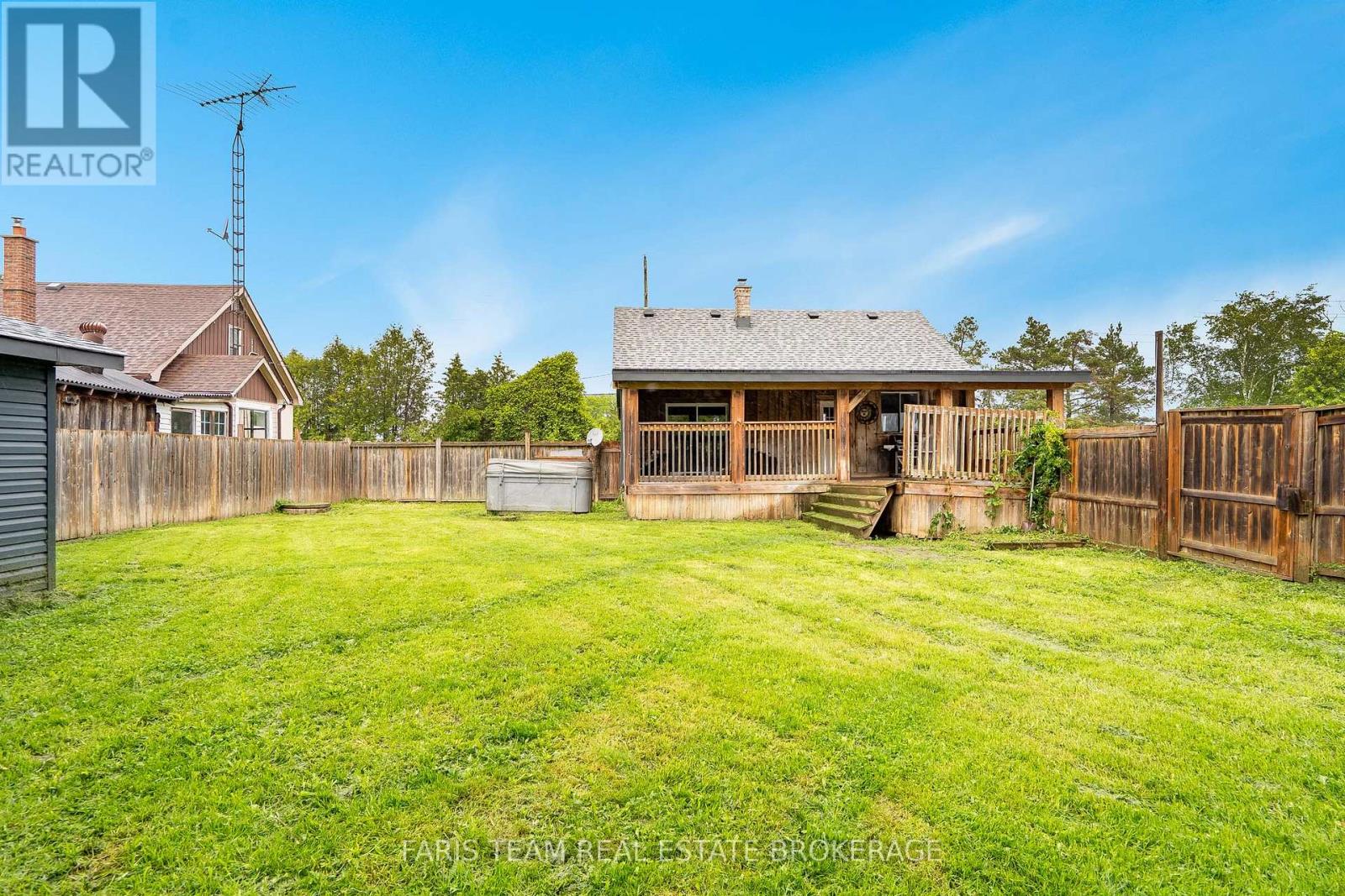 1221 10th Line Property Photo 25