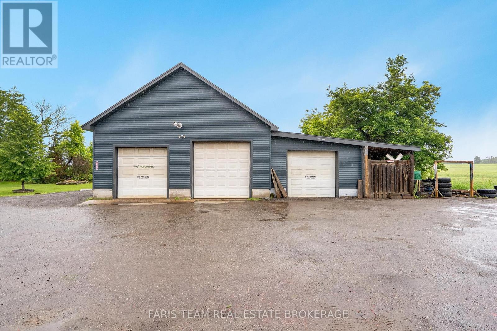 1221 10th Line Property Photo 28