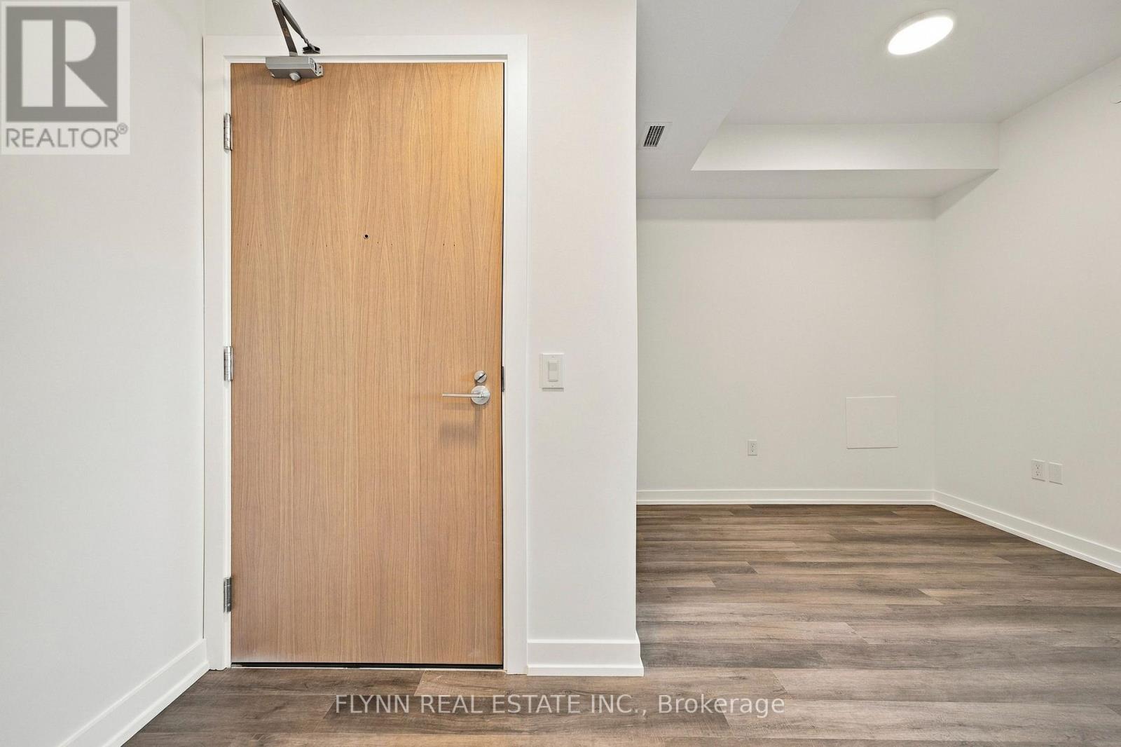 2412 - 5 Meadowvale Road Property Photo 7