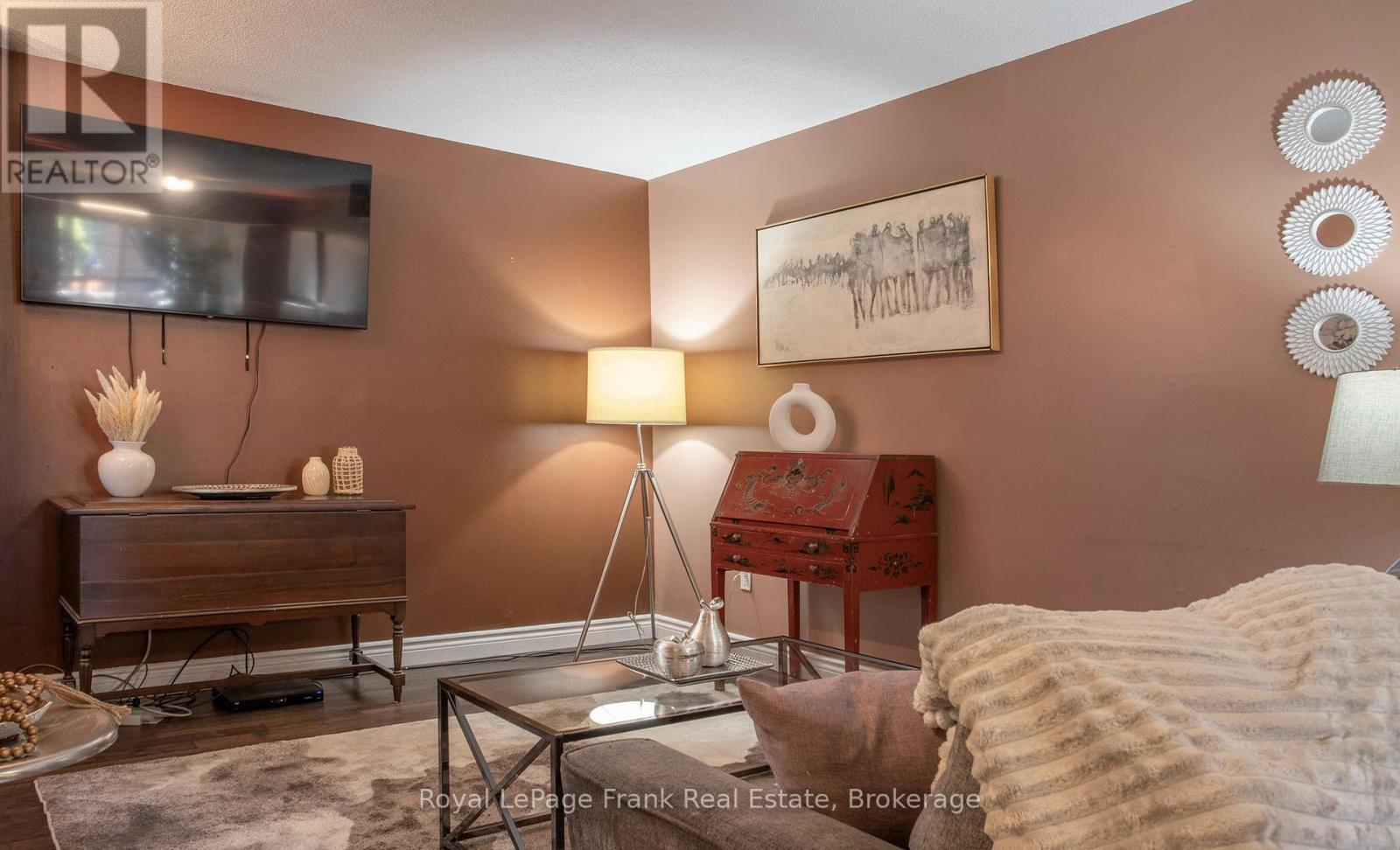 22 Peachtree Place Property Photo 6
