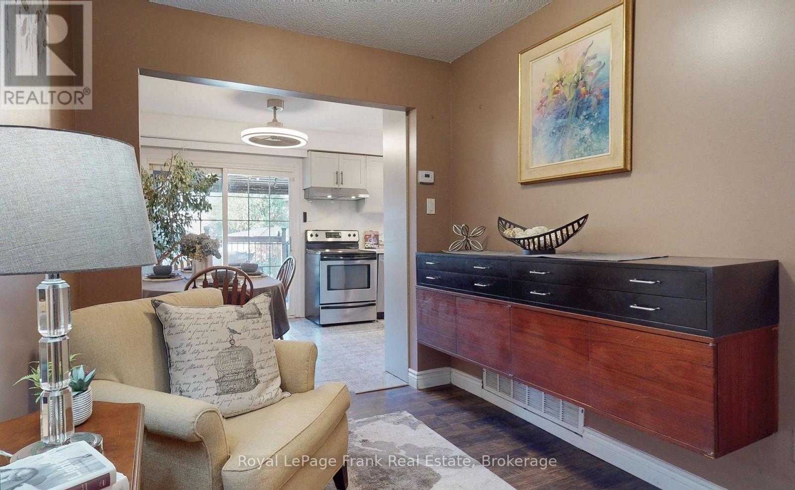 22 Peachtree Place Property Photo 6