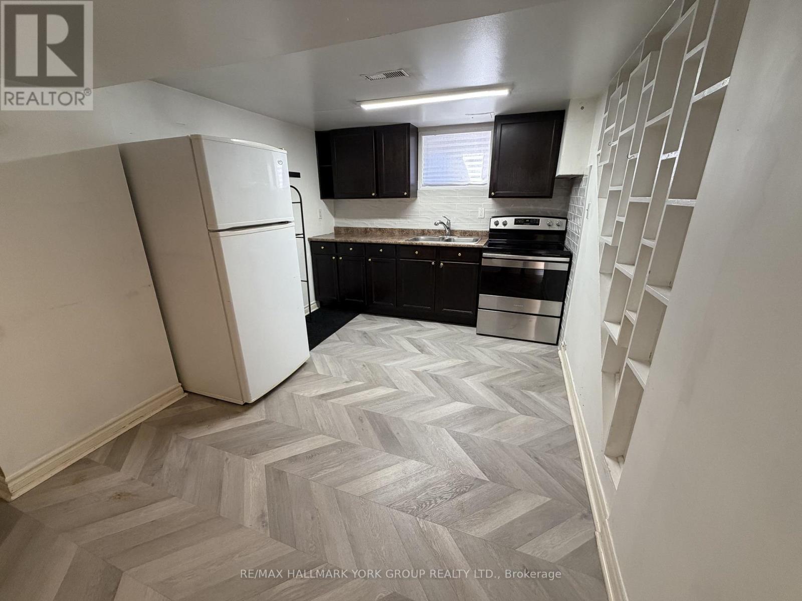 Lower - 47 Longford Drive Property Photo 2