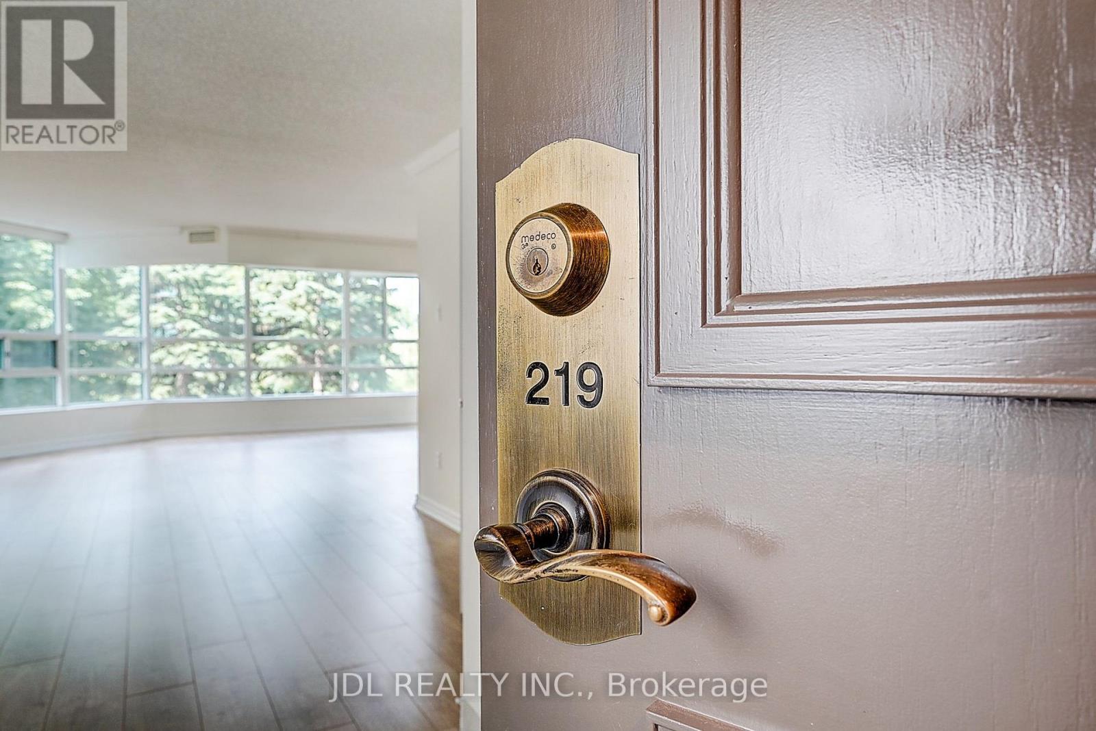 219 - 7825 Bayview Avenue Property Photo 7
