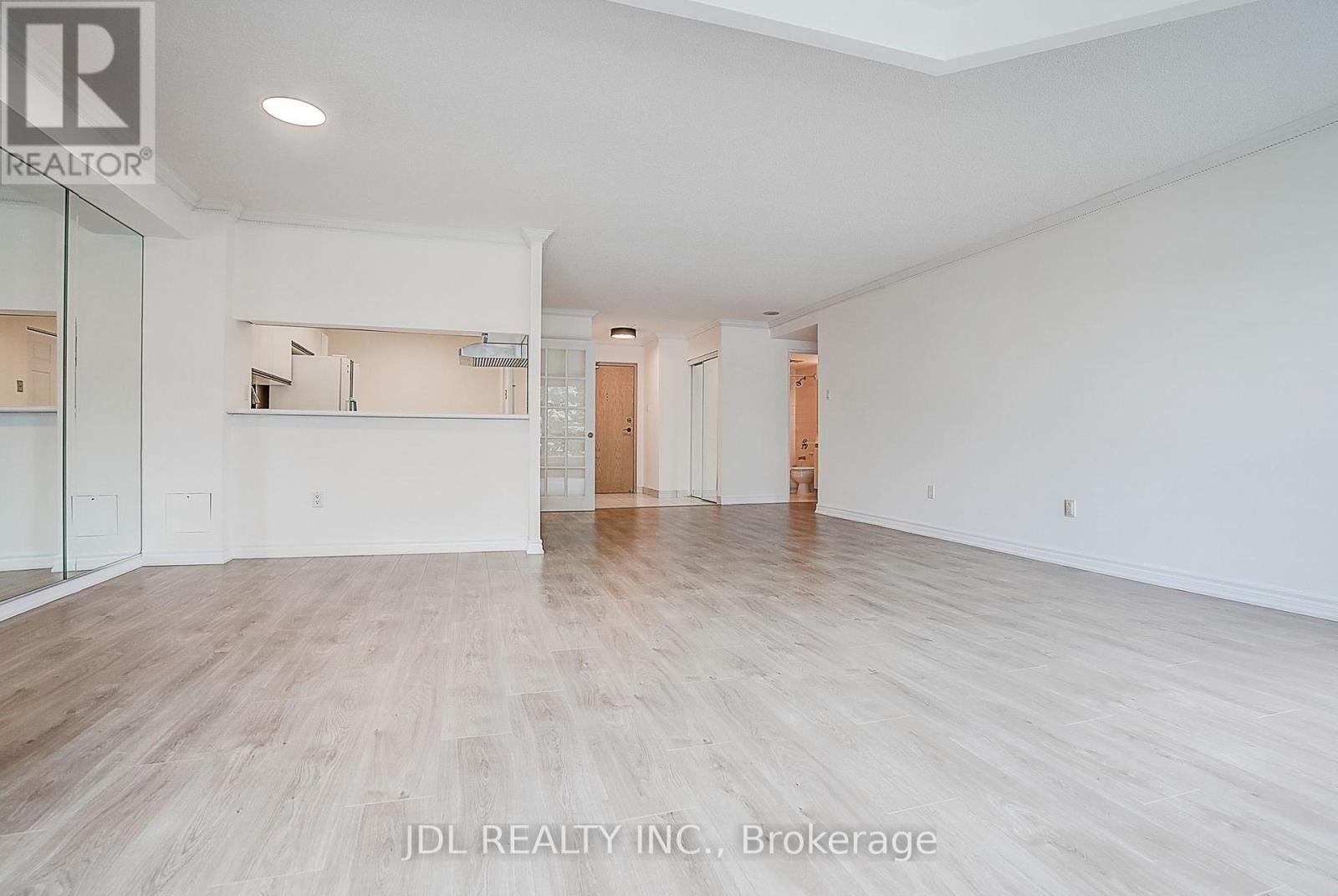 219 - 7825 Bayview Avenue Property Photo 17