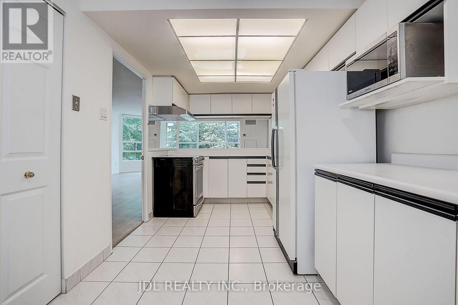 219 - 7825 Bayview Avenue Property Photo 21