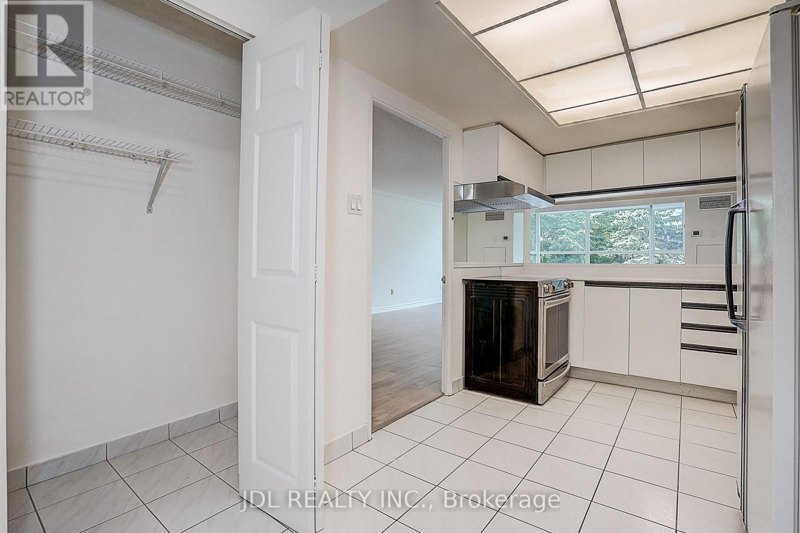 219 - 7825 Bayview Avenue Property Photo 22