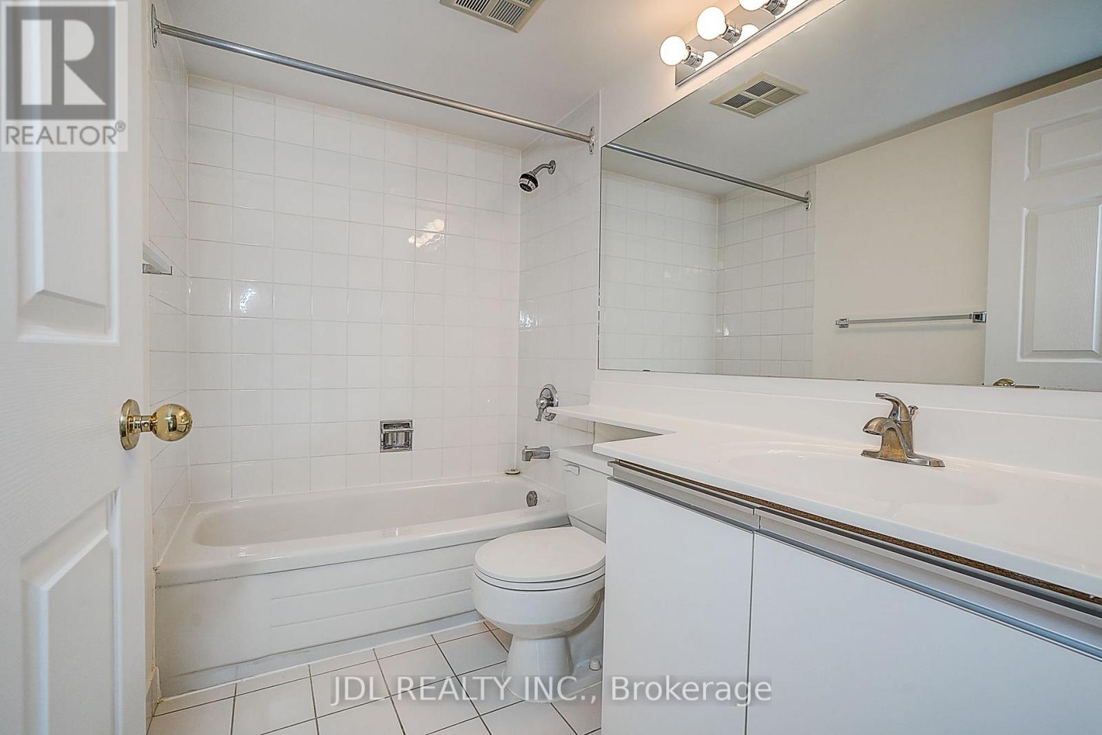 219 - 7825 Bayview Avenue Property Photo 24