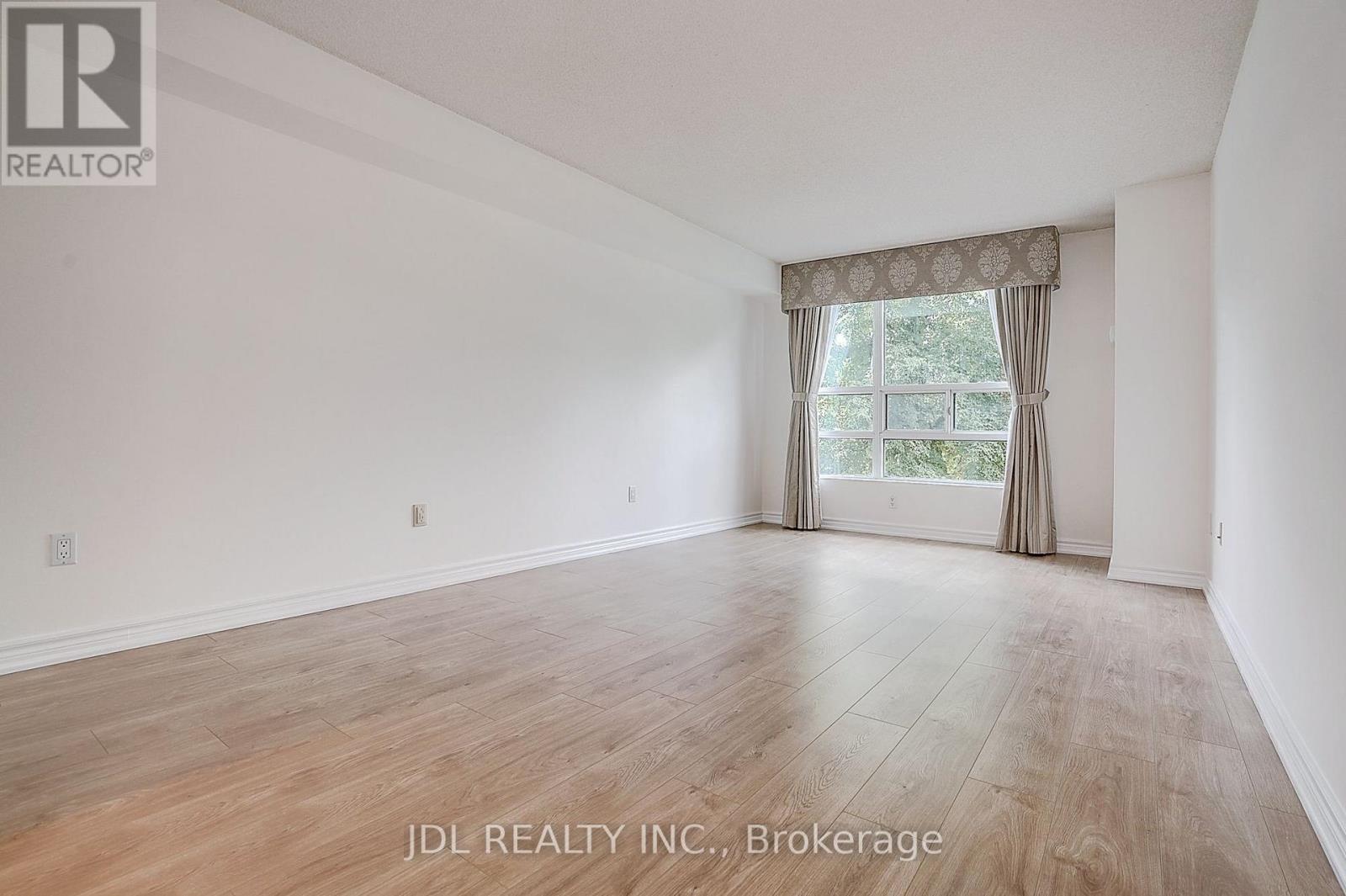 219 - 7825 Bayview Avenue Property Photo 25