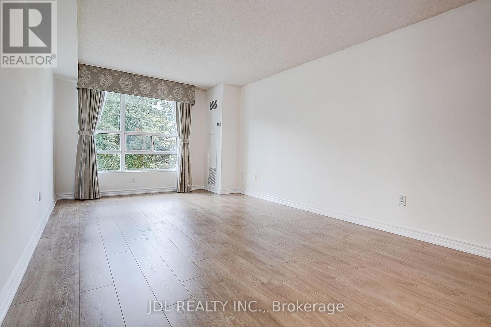 219 - 7825 Bayview Avenue Property Photo 26
