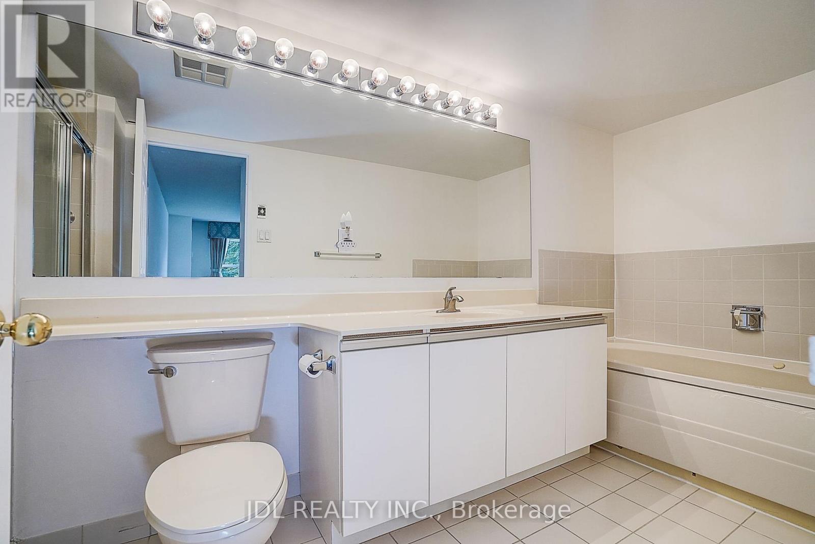 219 - 7825 Bayview Avenue Property Photo 29