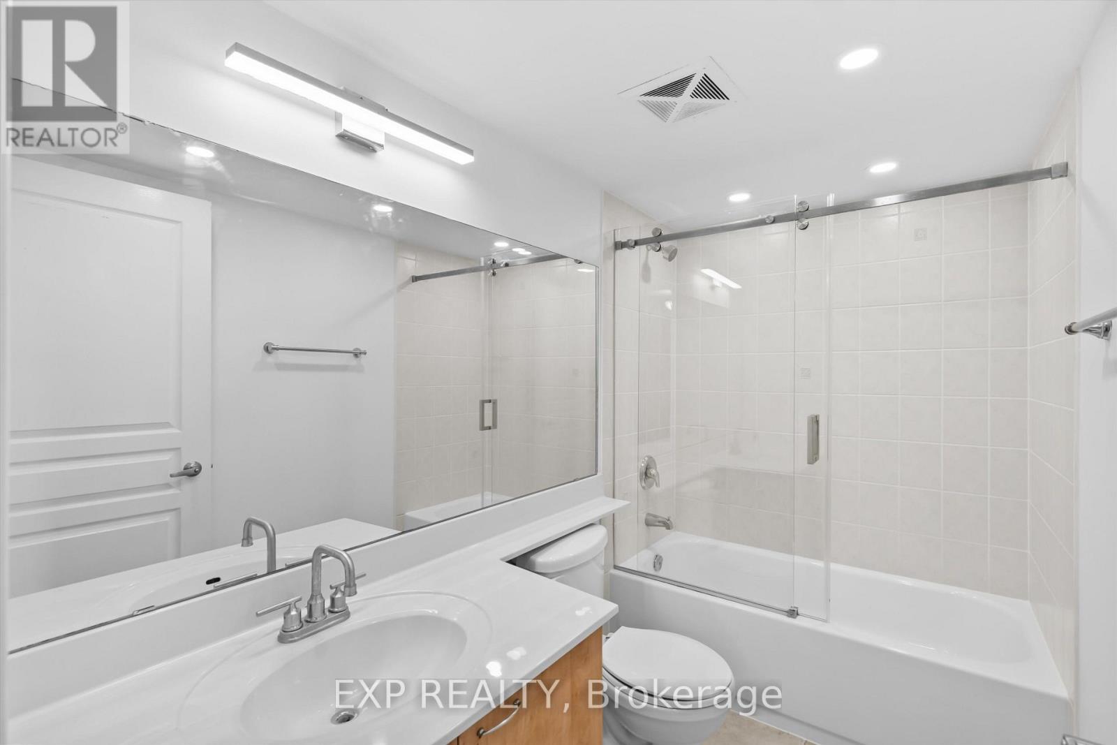 1214 - 350 Red Maple Road Property Photo 7