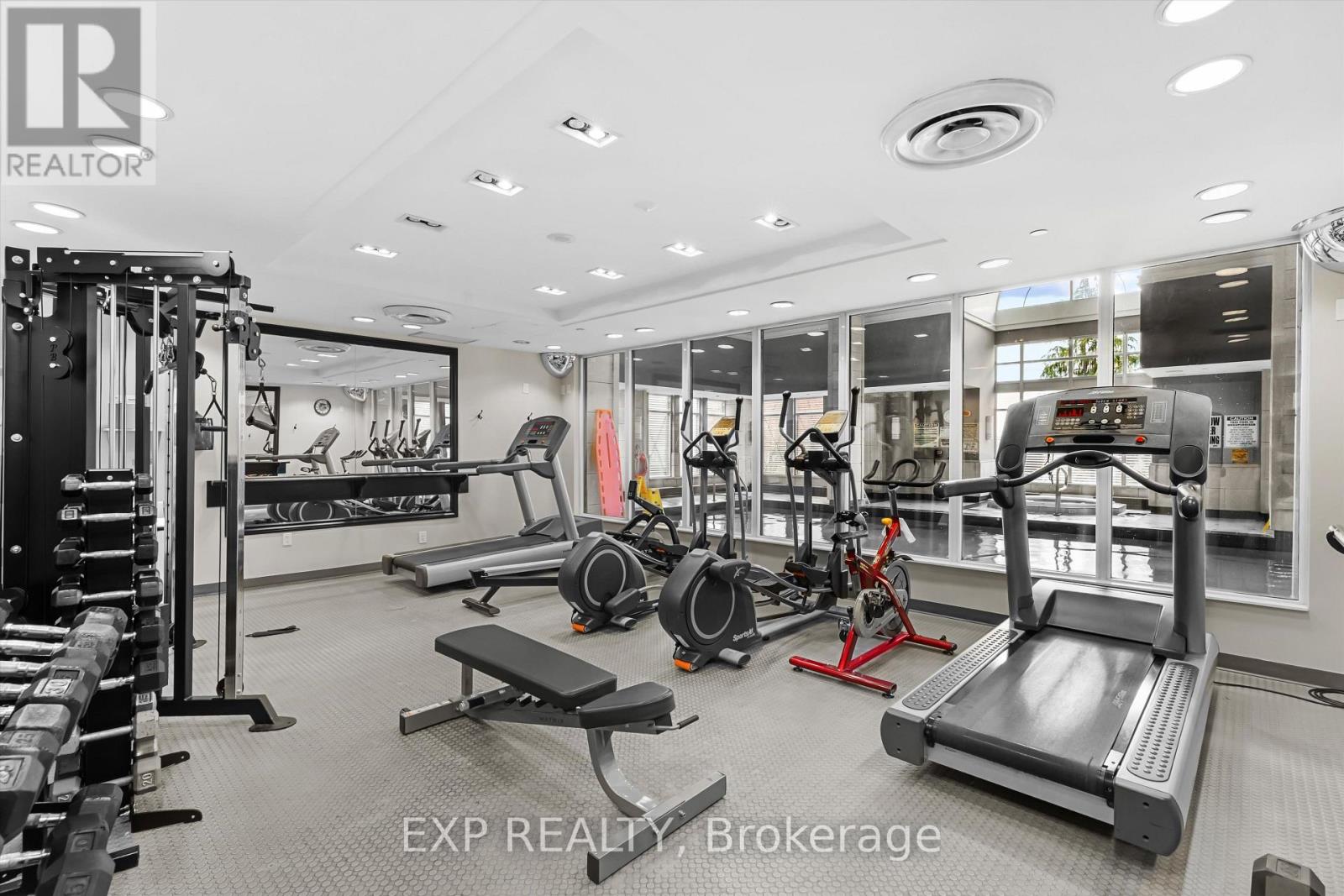 1214 - 350 Red Maple Road Property Photo 10