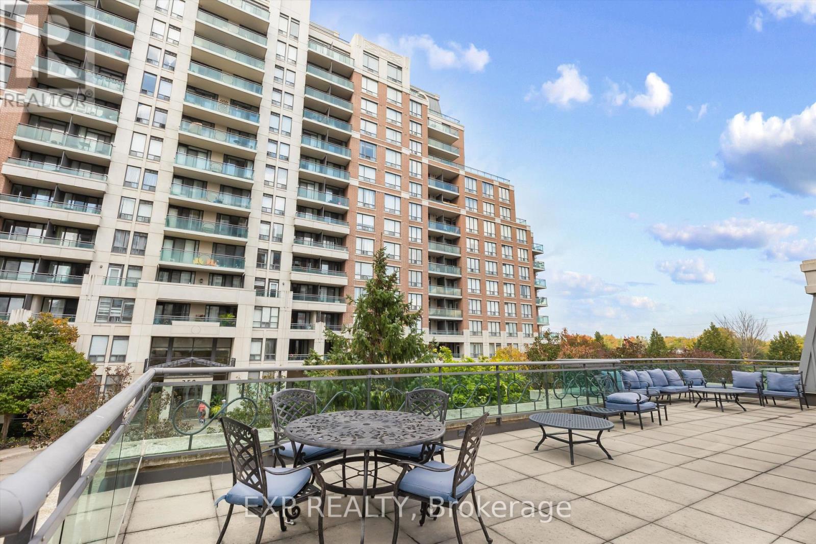 1214 - 350 Red Maple Road Property Photo 12