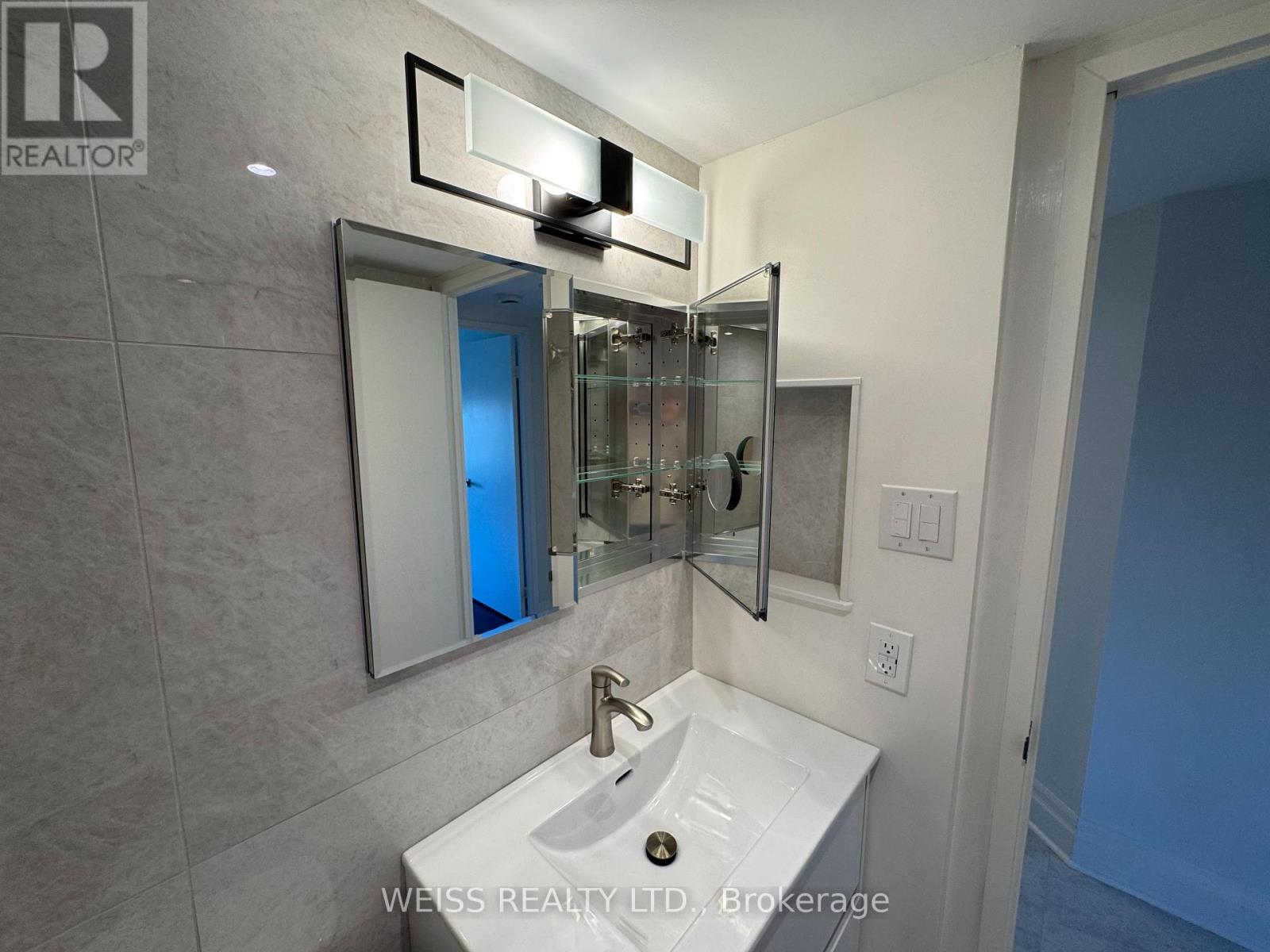 904 - 7460 Bathurst Street Property Photo 17