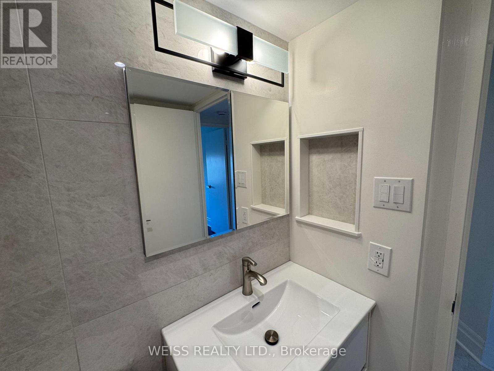 904 - 7460 Bathurst Street Property Photo 18