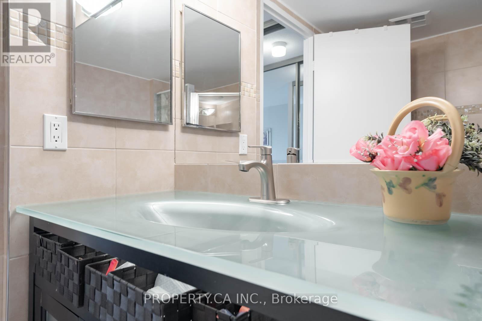 605 - 7460 Bathurst Street Property Photo 32