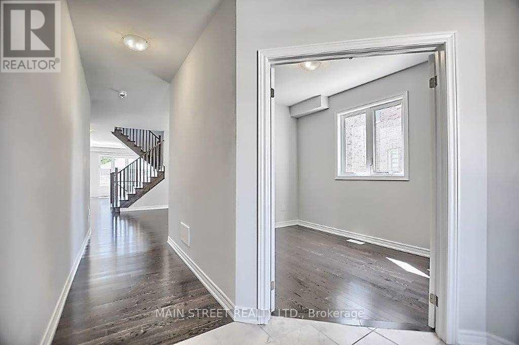 1283 Blackmore Street E Property Photo 2