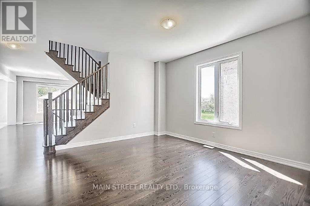 1283 Blackmore Street E Property Photo 3
