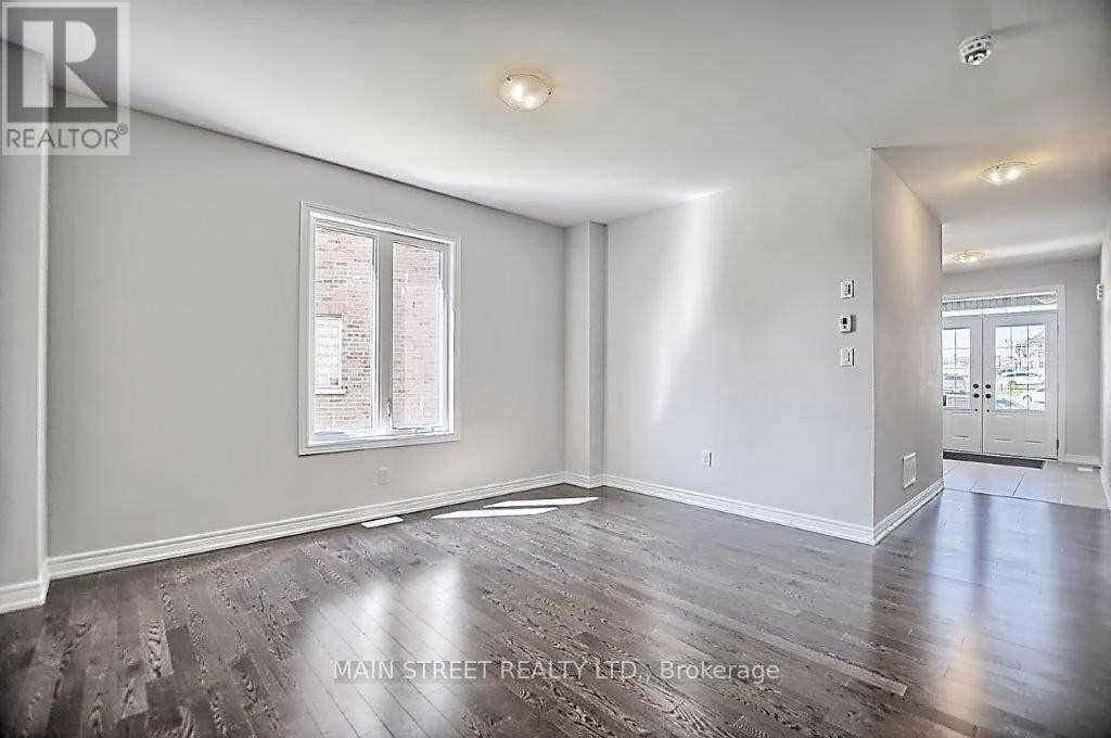 1283 Blackmore Street E Property Photo 4