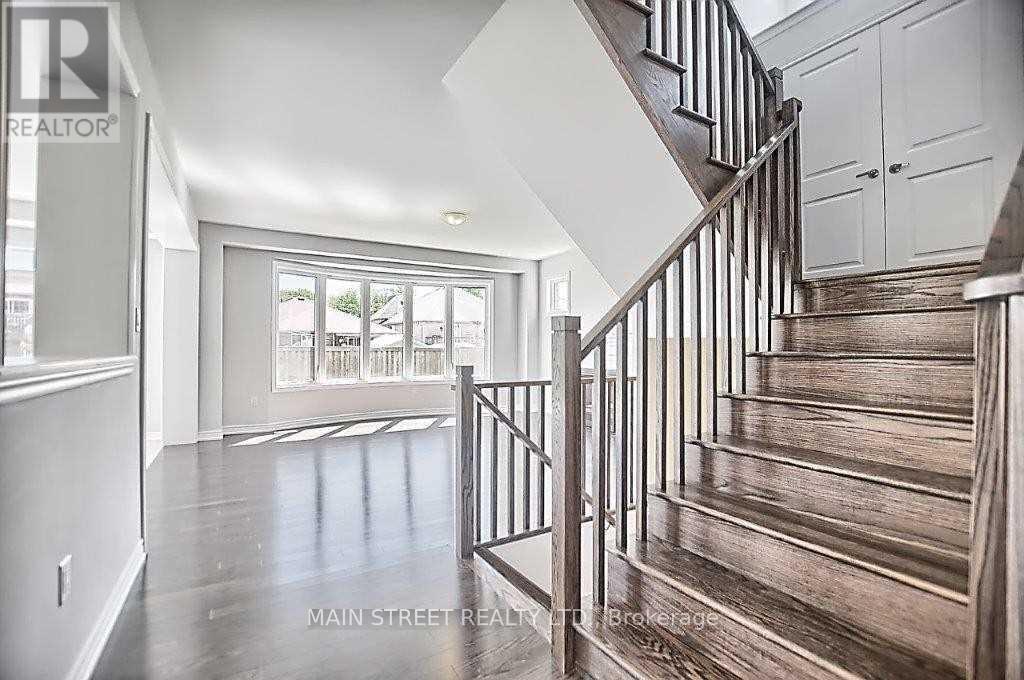 1283 Blackmore Street E Property Photo 5