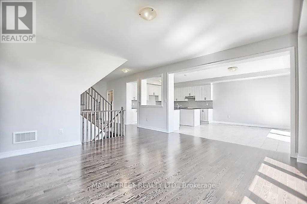 1283 Blackmore Street E Property Photo 8