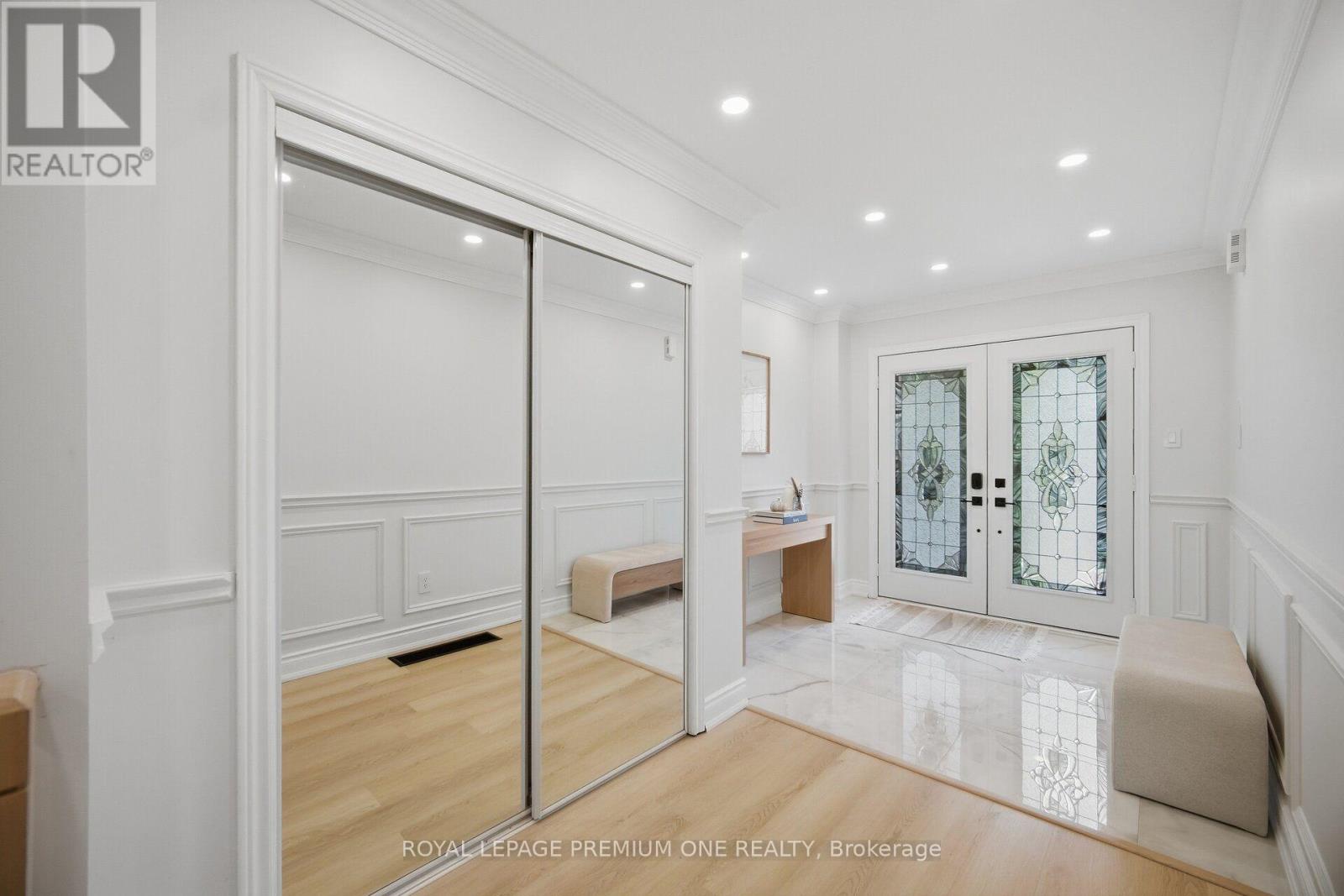 169 Venice Gate Drive Property Photo 6