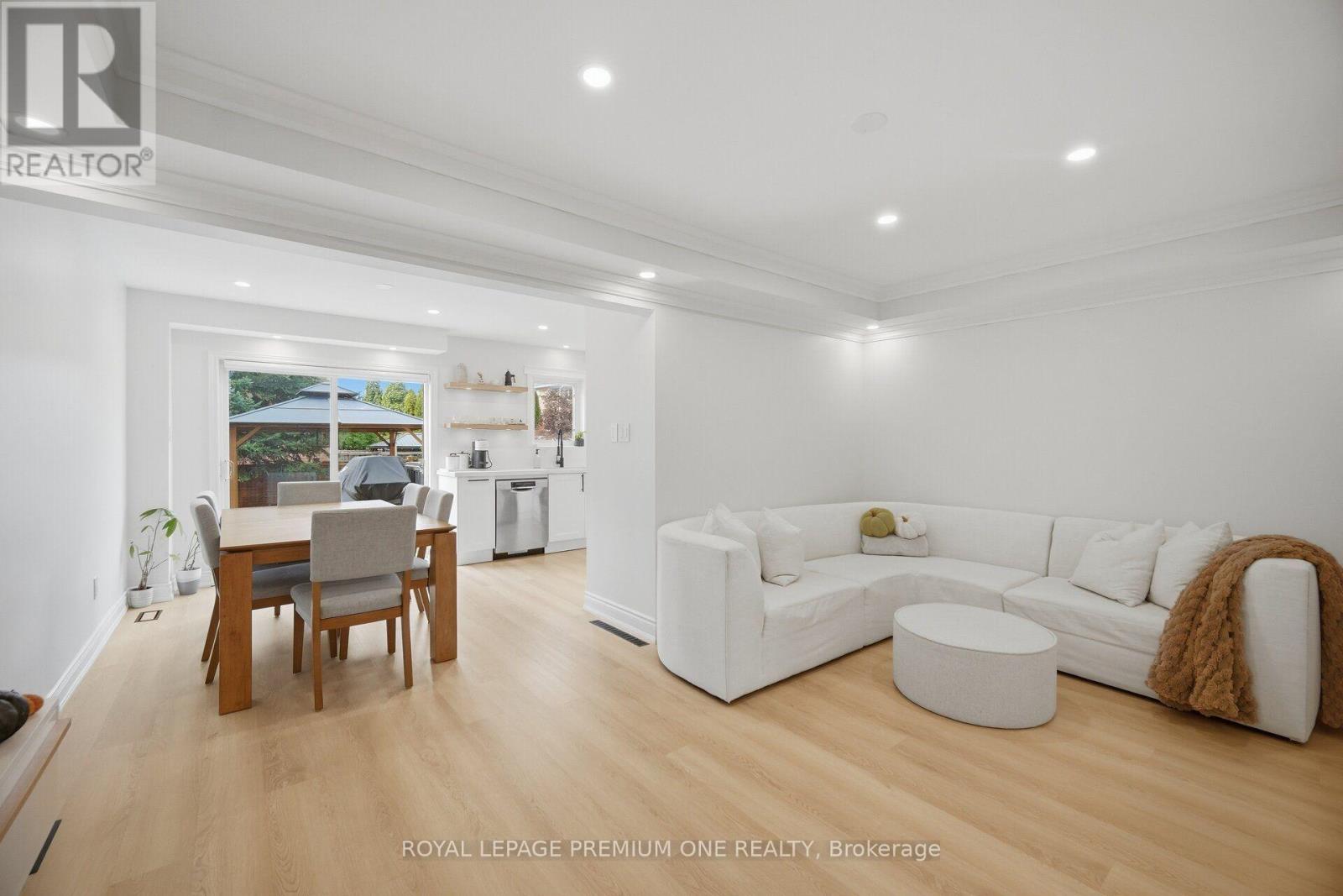 169 Venice Gate Drive Property Photo 10