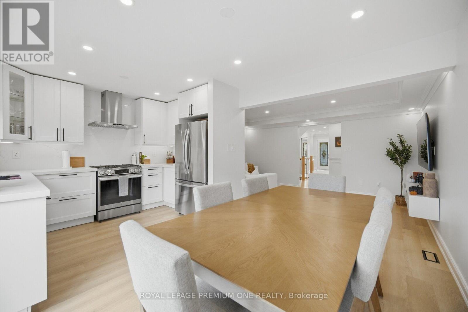 169 Venice Gate Drive Property Photo 12