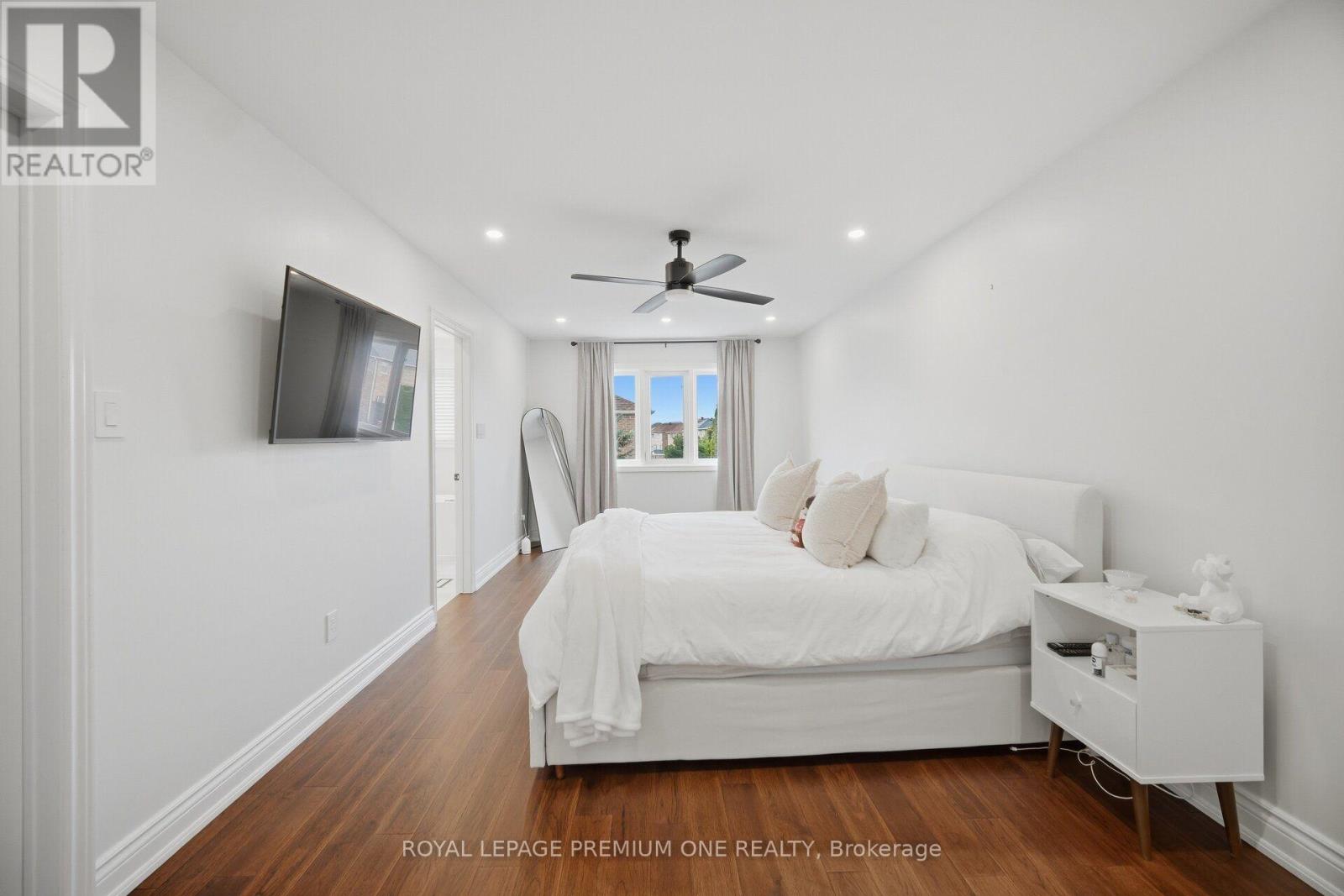 169 Venice Gate Drive Property Photo 21