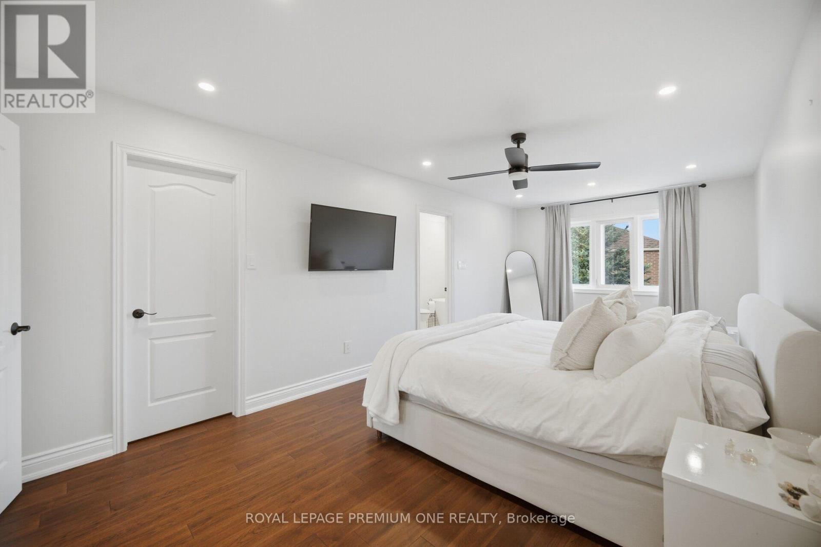 169 Venice Gate Drive Property Photo 22