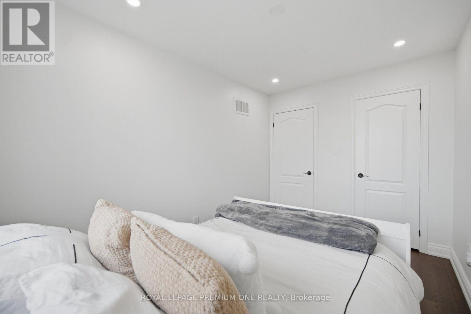 169 Venice Gate Drive Property Photo 29