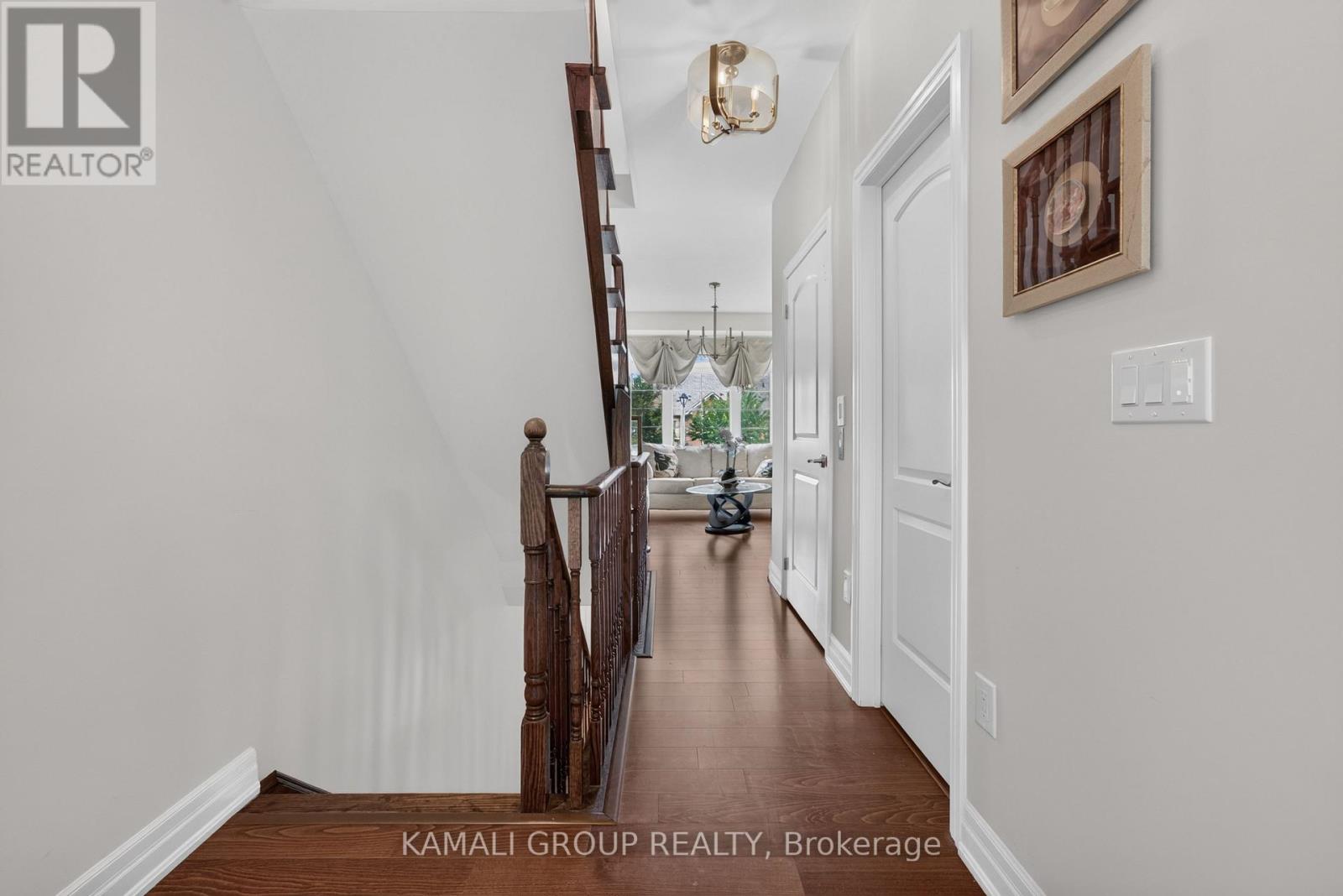 39 Beverley Glen Boulevard Property Photo 7
