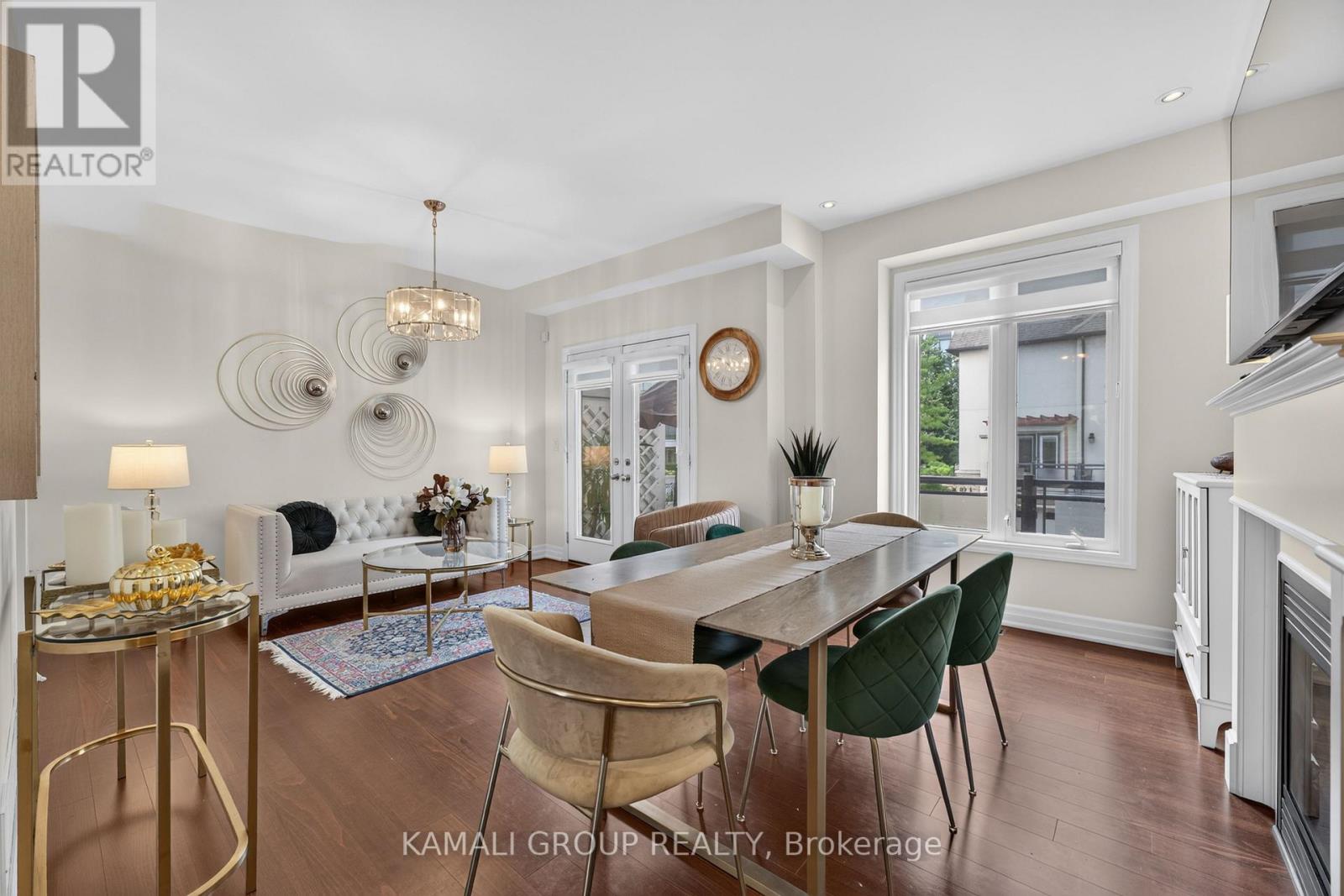 39 Beverley Glen Boulevard Property Photo 10