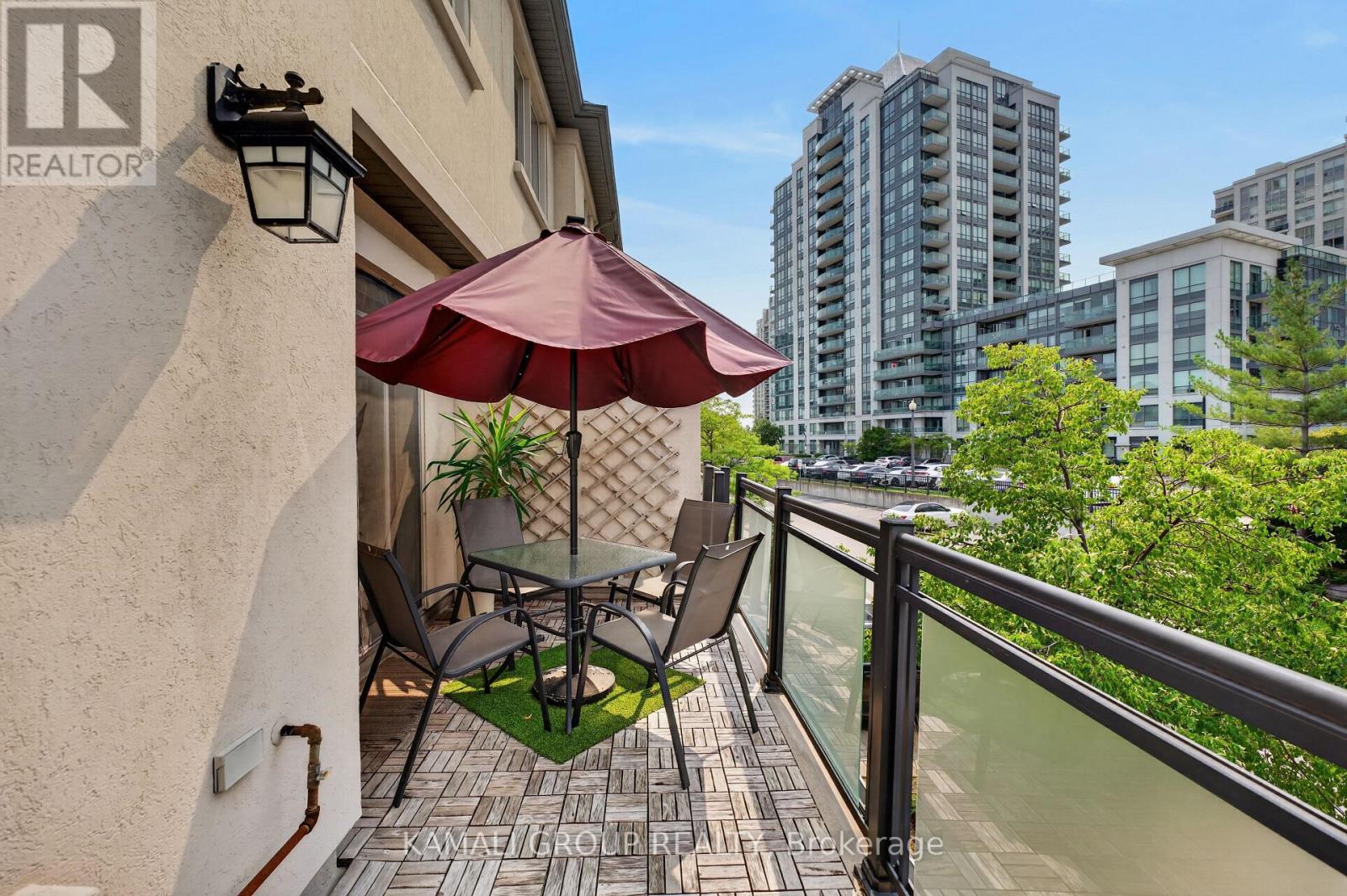 39 Beverley Glen Boulevard Property Photo 13