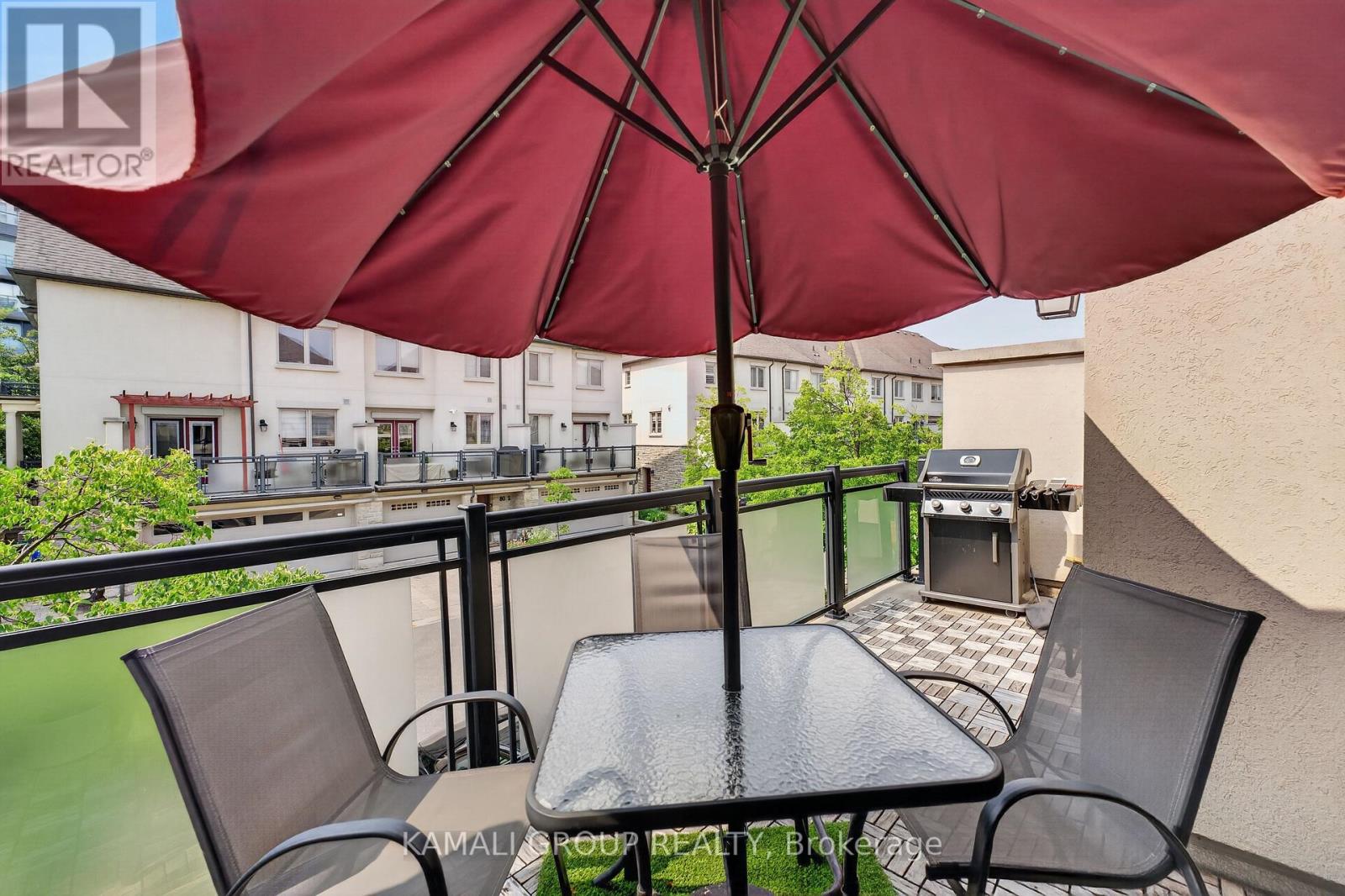 39 Beverley Glen Boulevard Property Photo 14