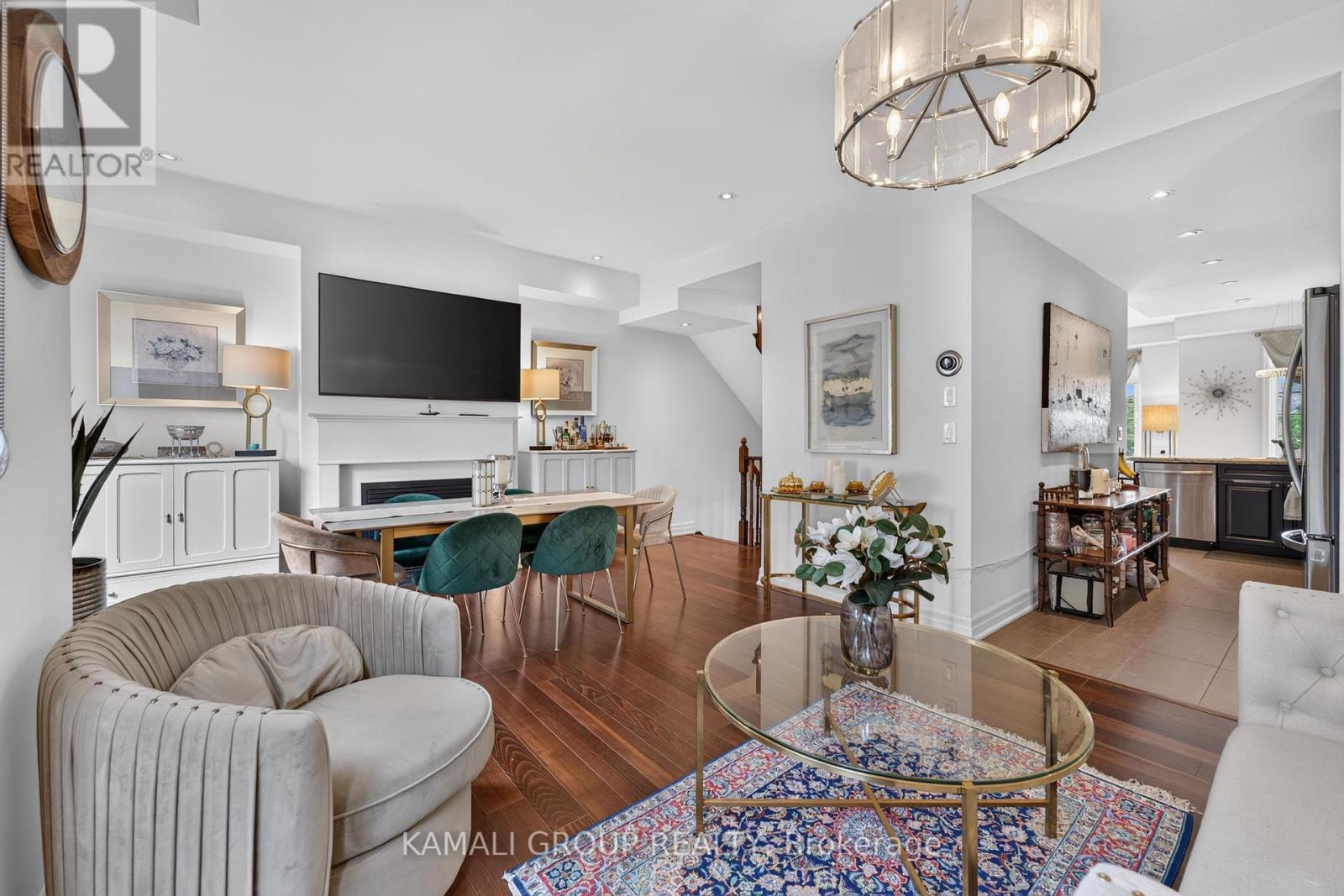 39 Beverley Glen Boulevard Property Photo 15