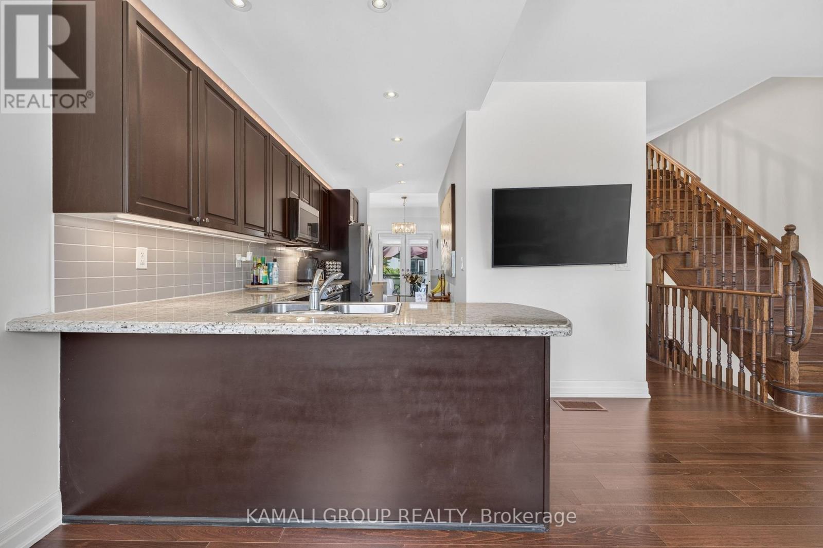 39 Beverley Glen Boulevard Property Photo 17