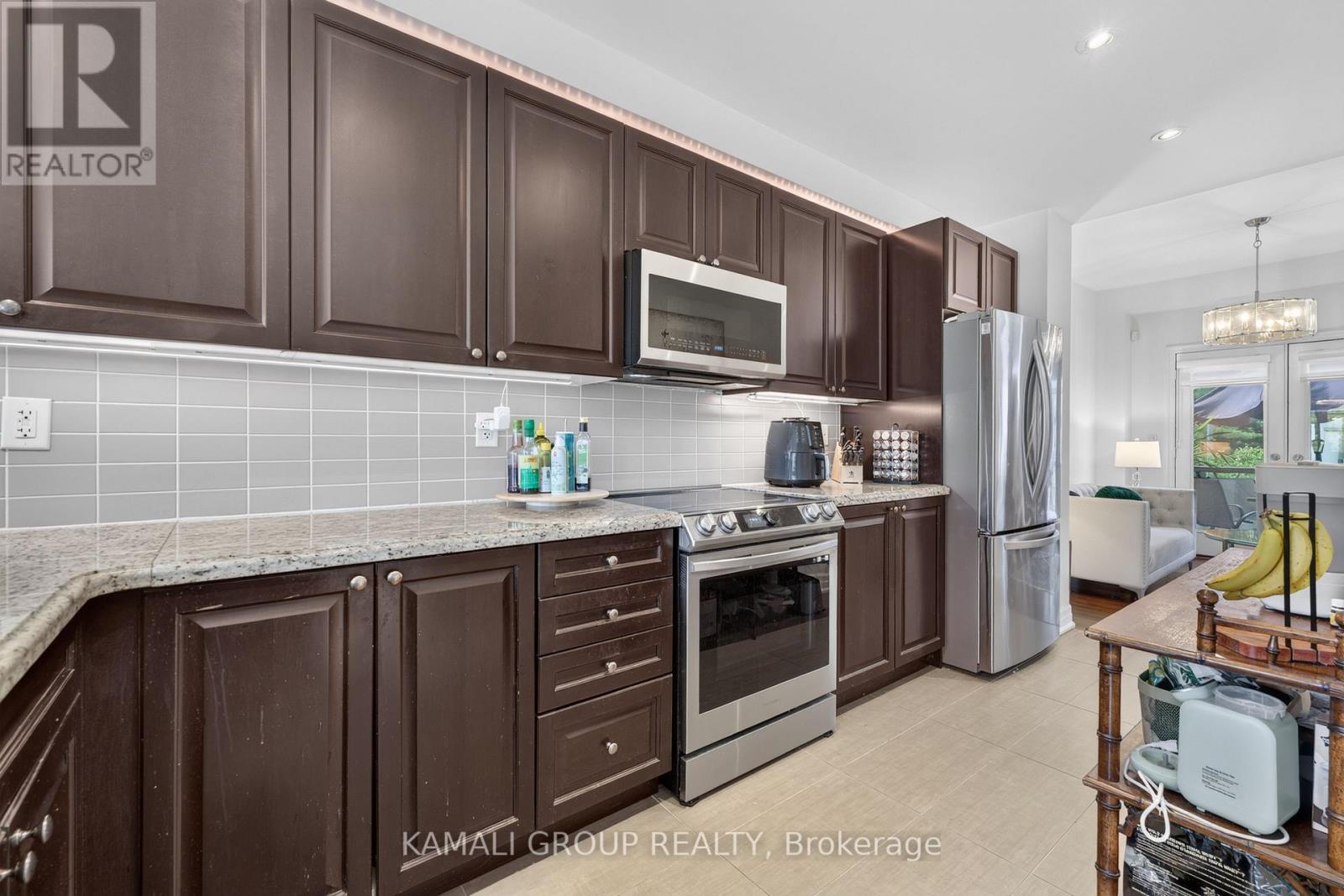 39 Beverley Glen Boulevard Property Photo 18