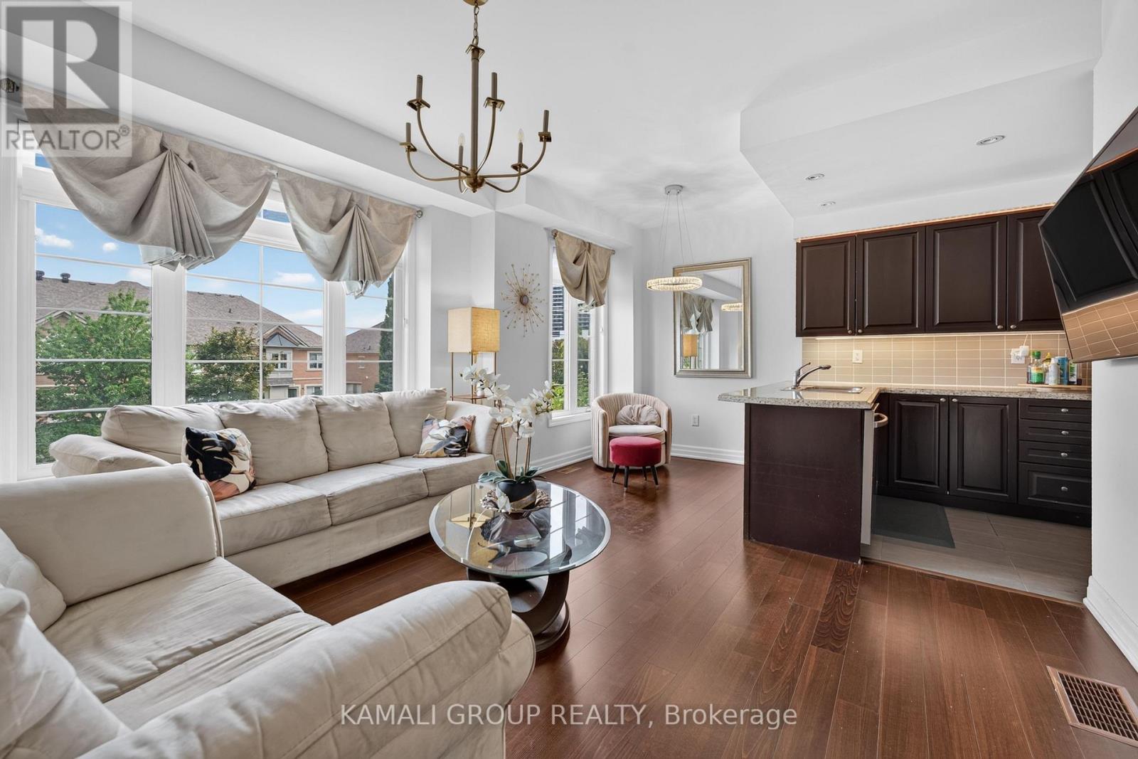 39 Beverley Glen Boulevard Property Photo 21