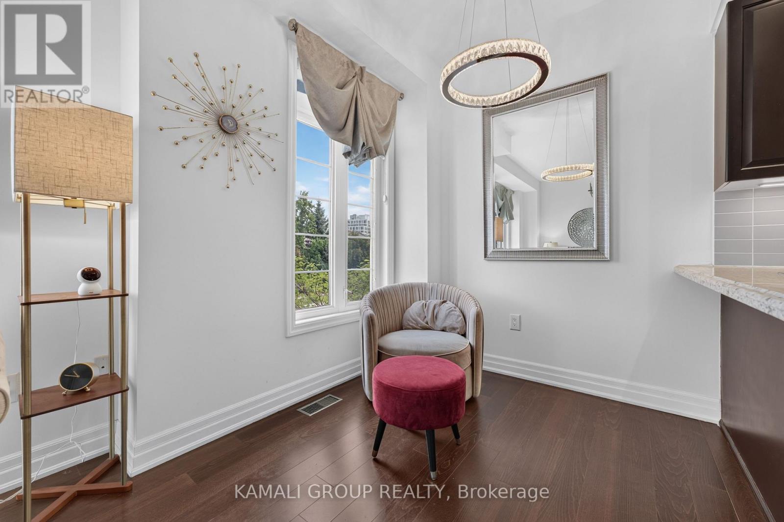 39 Beverley Glen Boulevard Property Photo 23