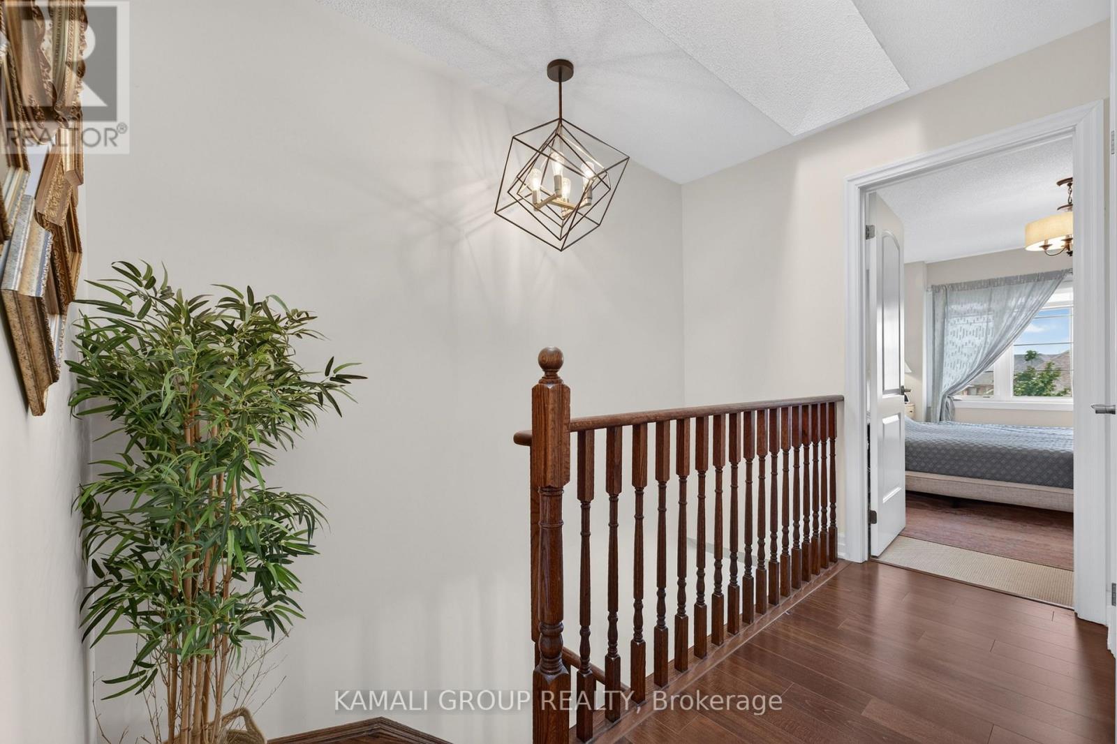 39 Beverley Glen Boulevard Property Photo 26