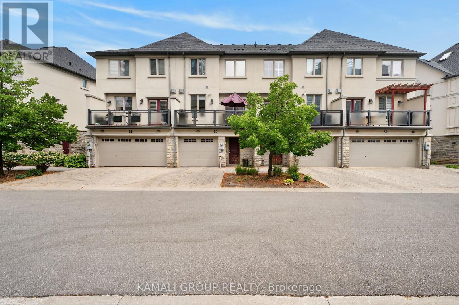 39 Beverley Glen Boulevard Property Photo 33