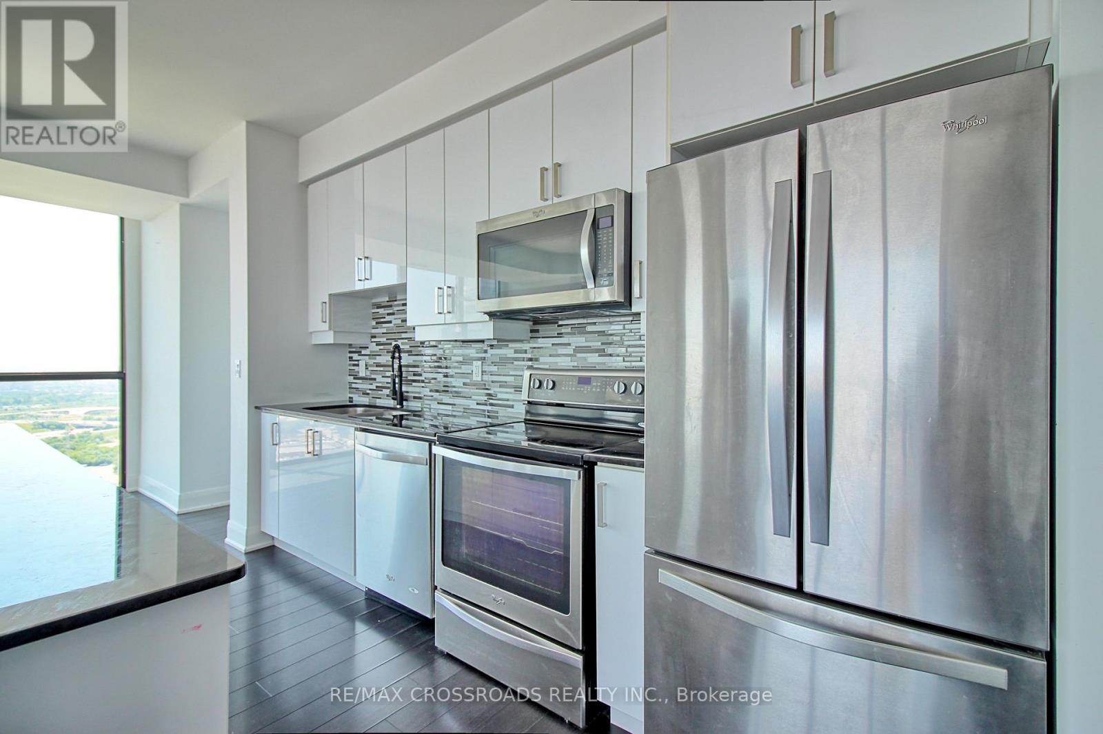 3402 - 2900 Highway 7 Property Photo 5