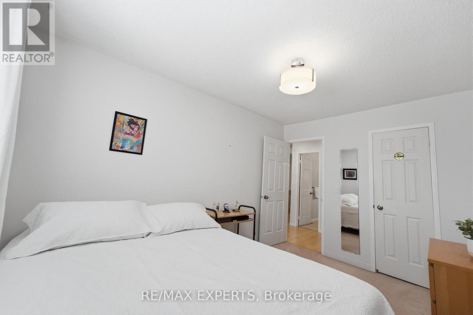 16 Piazza Crescent Property Photo 20