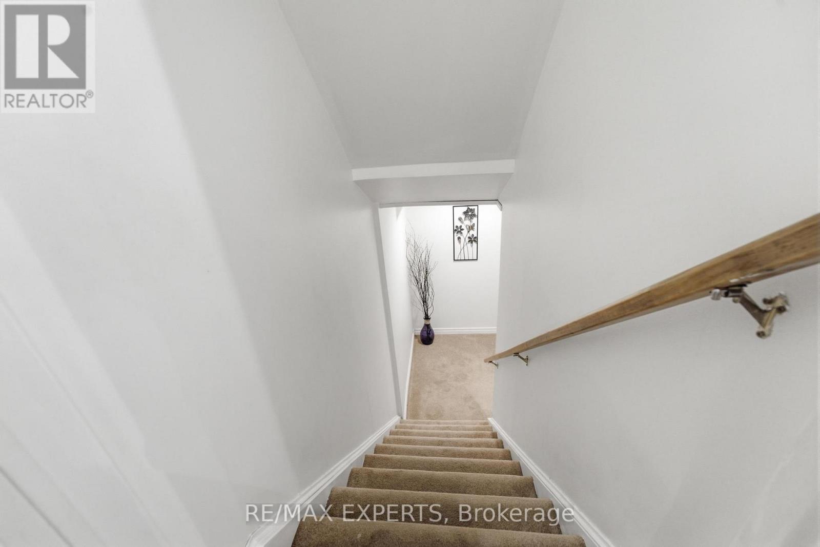 16 Piazza Crescent Property Photo 27